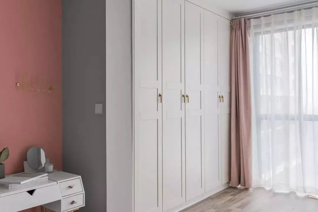 卧室带阳台就这样设计实用美观,卧室带阳台怎么设计最实用