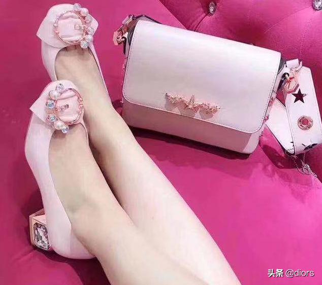 张韶涵卖的高跟鞋品牌,张韶涵ysl高跟鞋