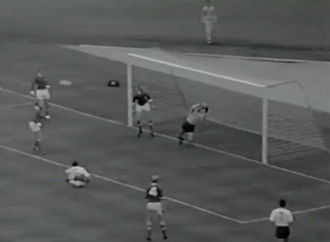 苏联黑蜘蛛,前苏联门将雅辛简介