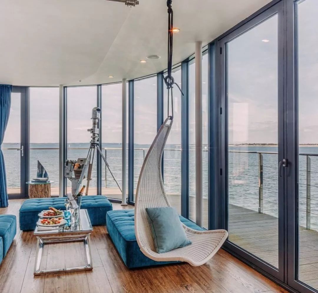 孤独的建筑物,孤独的建筑金湾