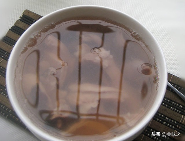 墨鱼汤怎么炖最有营养最补血,墨鱼能和当归党参黄芪一起炖汤吗