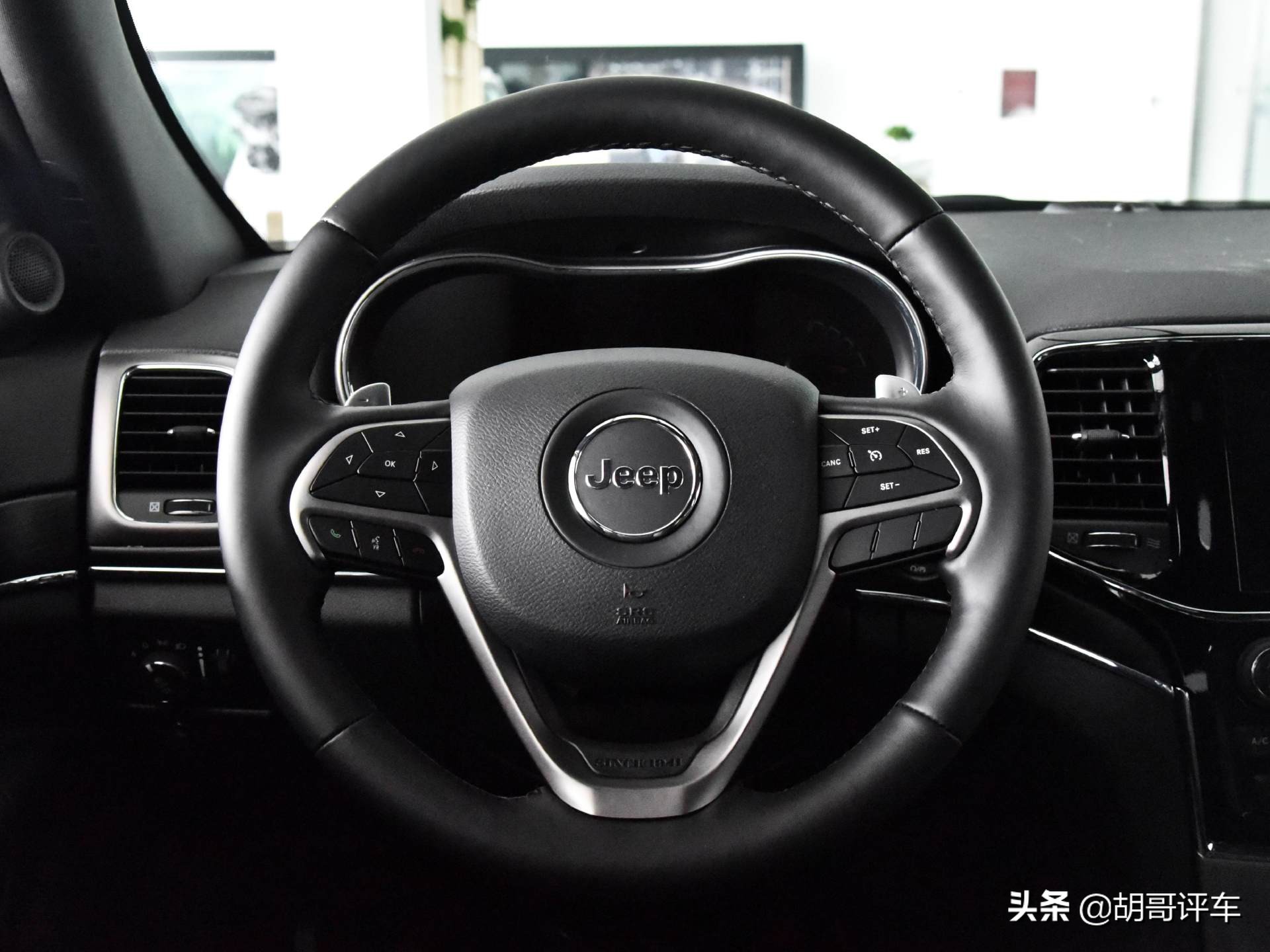 老款吉普jeep大切诺基,60-70万的吉普