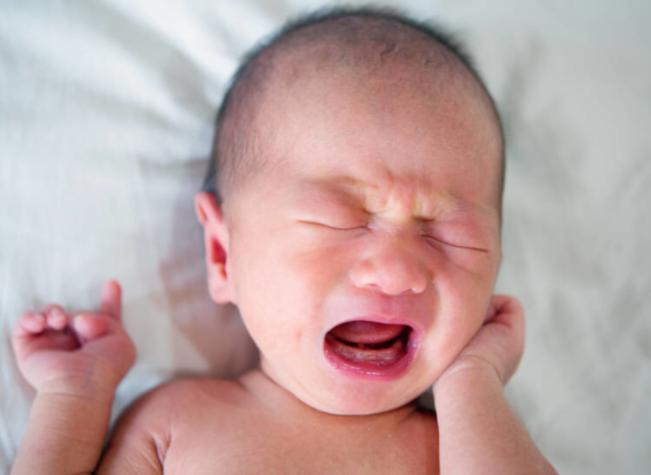 三月宝宝攒肚子但是屁多,三月宝宝攒肚和便秘区别