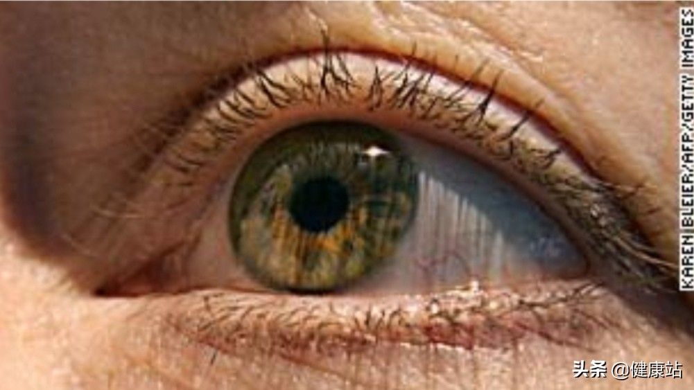 盯着红光看会改善视力,看红光可以延缓视力衰退