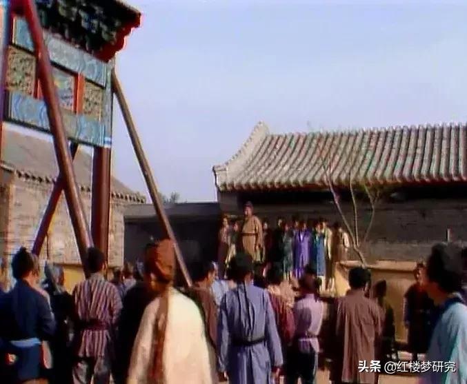 十八岁女孩卖衣服,女大十八岁