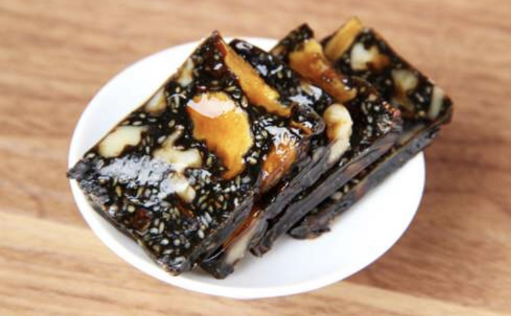 经血总是不停可以吃阿胶吗,月经量少吃红枣还是阿胶调理