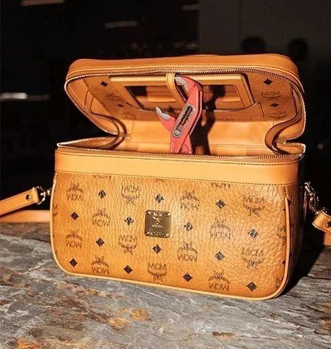 从濒临倒闭到年营收25亿,从濒临倒闭到市值266亿