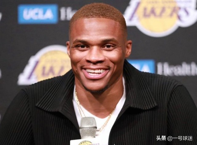 威少恭喜詹姆斯视频,威少祝贺詹姆斯超越贾巴尔