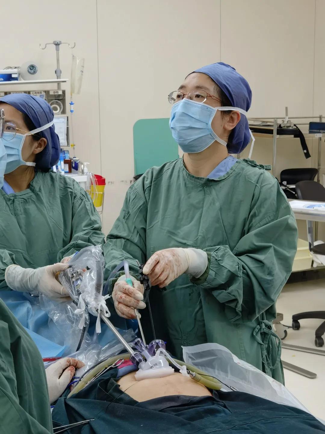 14岁女孩发胖肚子变大,24岁女孩发胖误以为怀孕