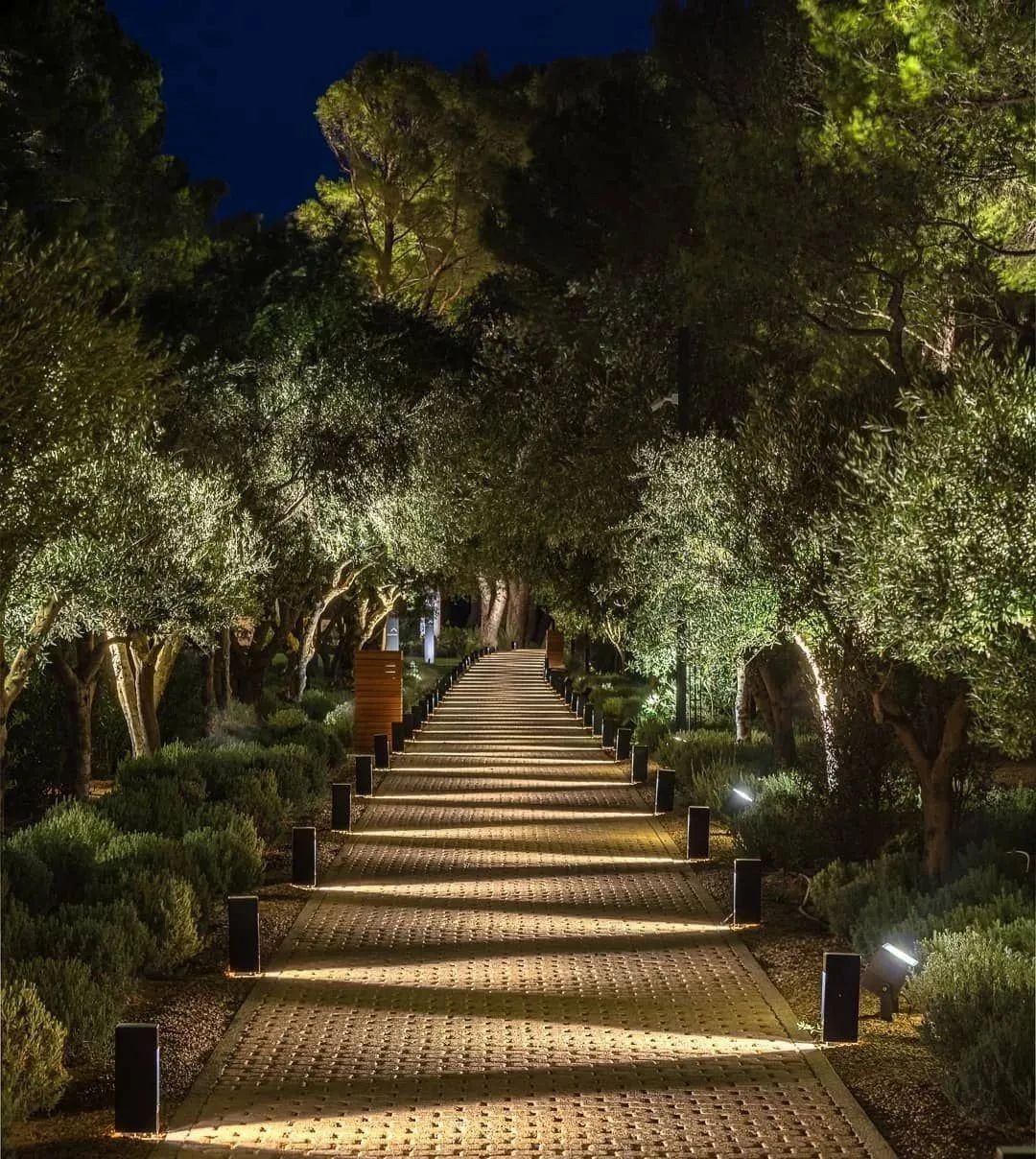 千万别让5块钱的小灯泡，毁了你价值500万的庭院花园