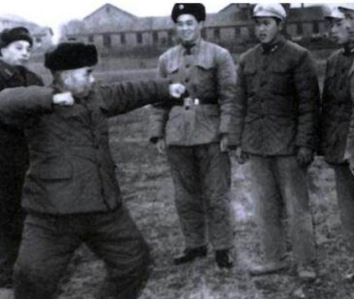 *世友许**指定要他当秘书，3年内为他2次破例，离开时：遇事来找我