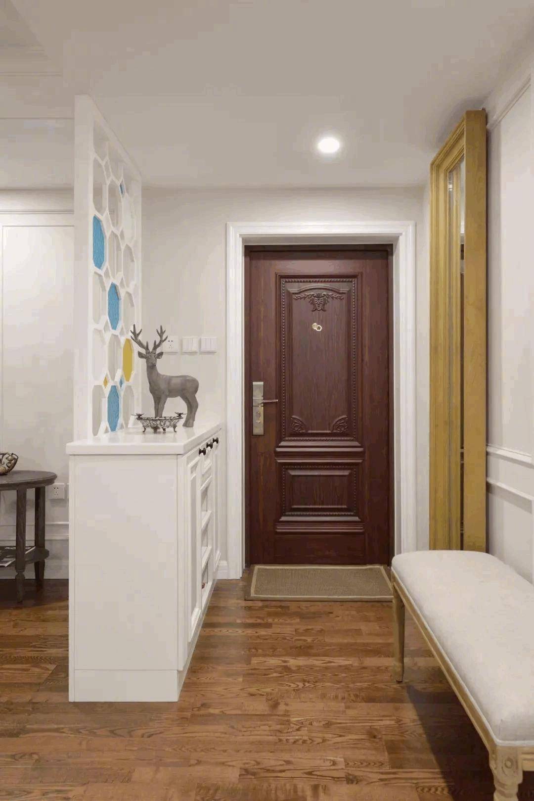 进门一看到这样的玄关鞋柜，看一眼就知道主人的品位高