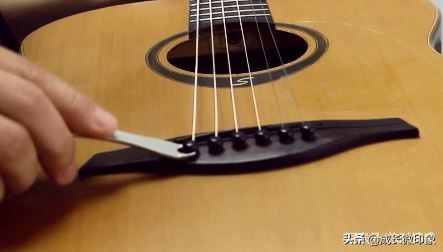 民谣吉他琴弦更换教程,民谣吉他更换琴弦详细教程