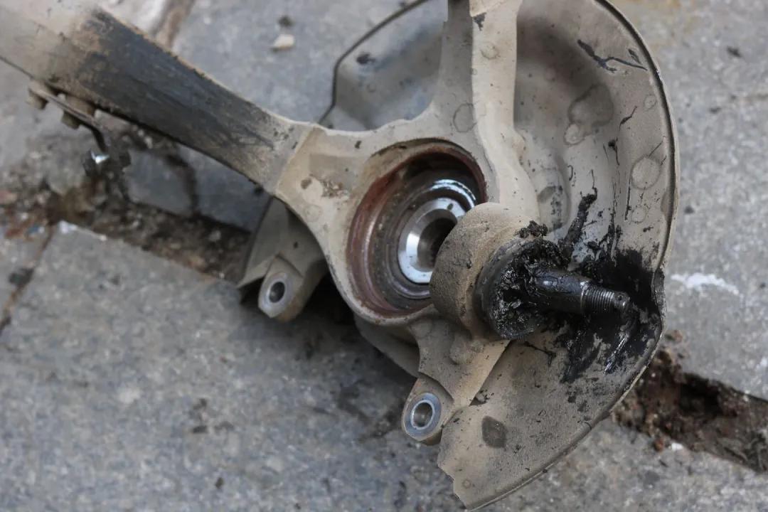 怪兽翻新车,怪兽修车翻新艾力绅