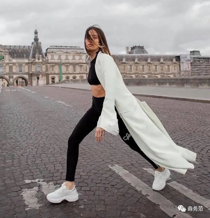 今年最火的10双小白鞋谁穿谁好看,今年最时尚的小白鞋夏天