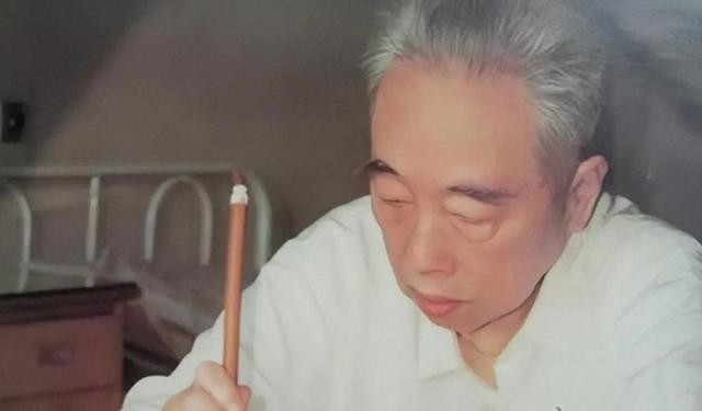 1961年陈赓在上海病逝,郭化若闻讯立即赶到上海:*长首**,我来迟了