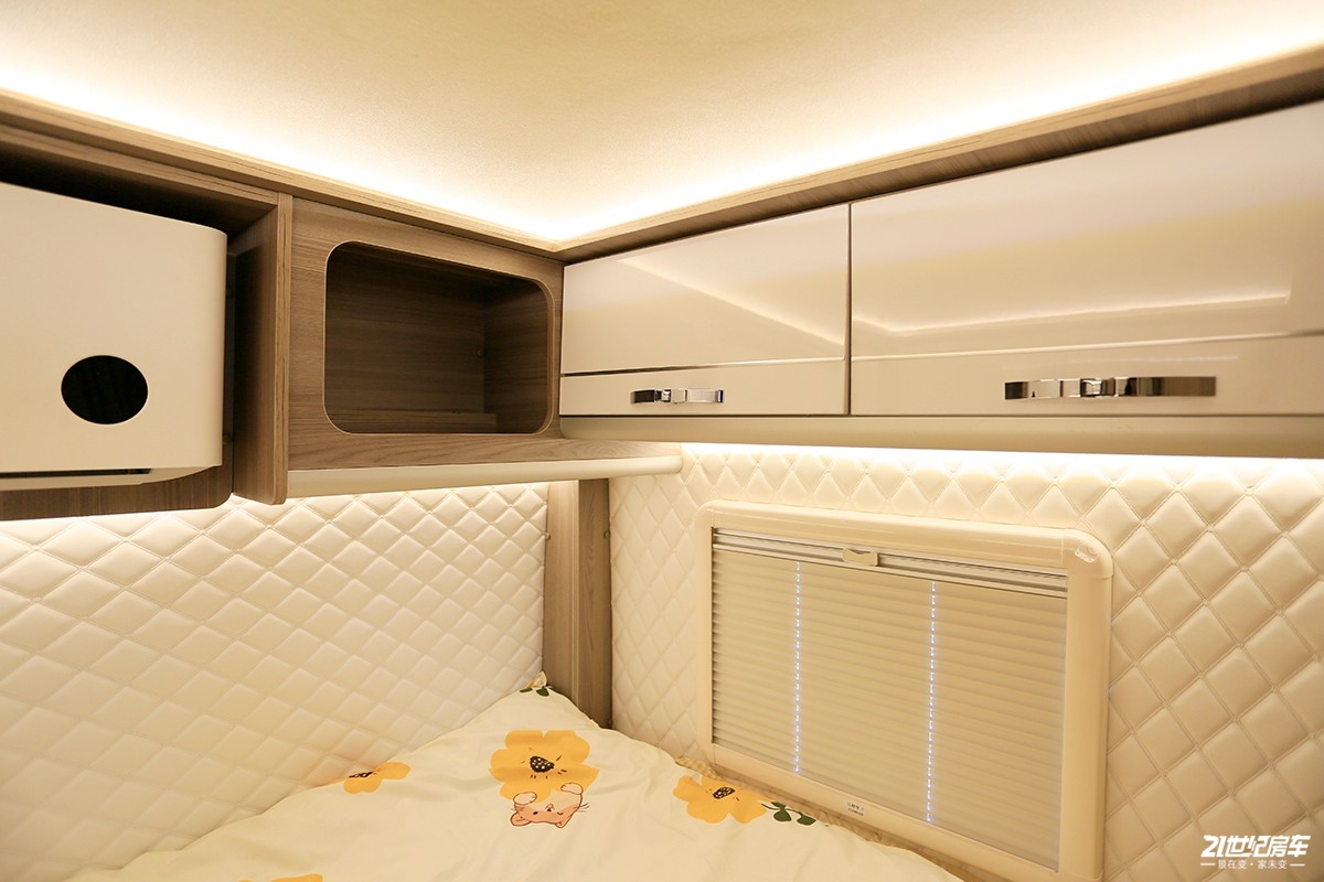 性价比入门房车,新飞国六平头轻卡房车