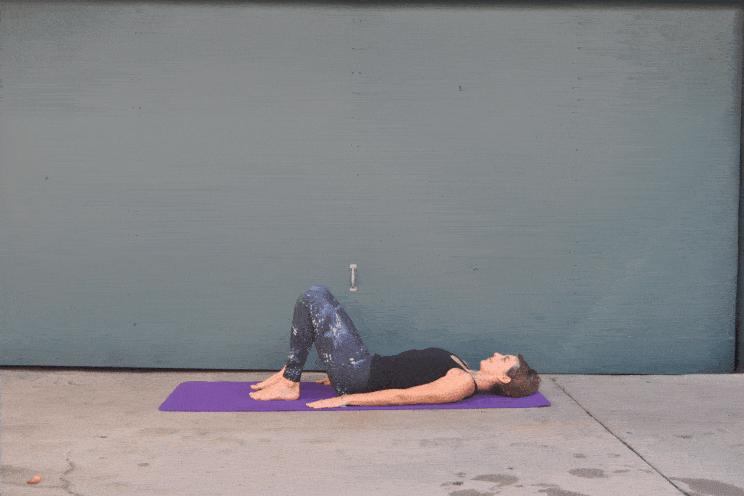 久坐瑜伽缓解腰部僵硬,缓解久坐腰痛的瑜伽动作