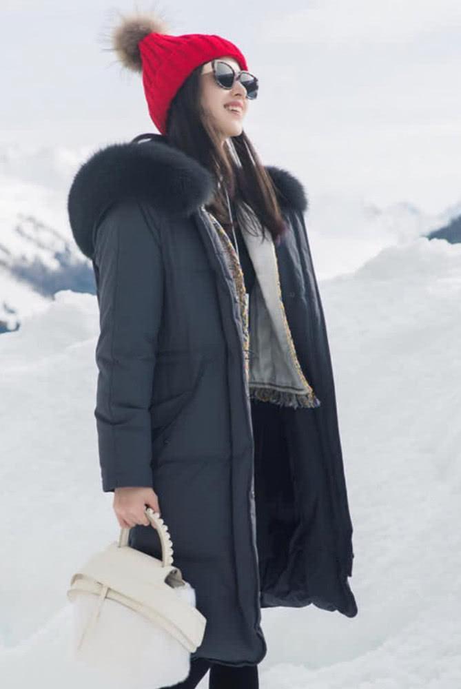 章泽天银色外套,章泽天戴帽子粉色衣服