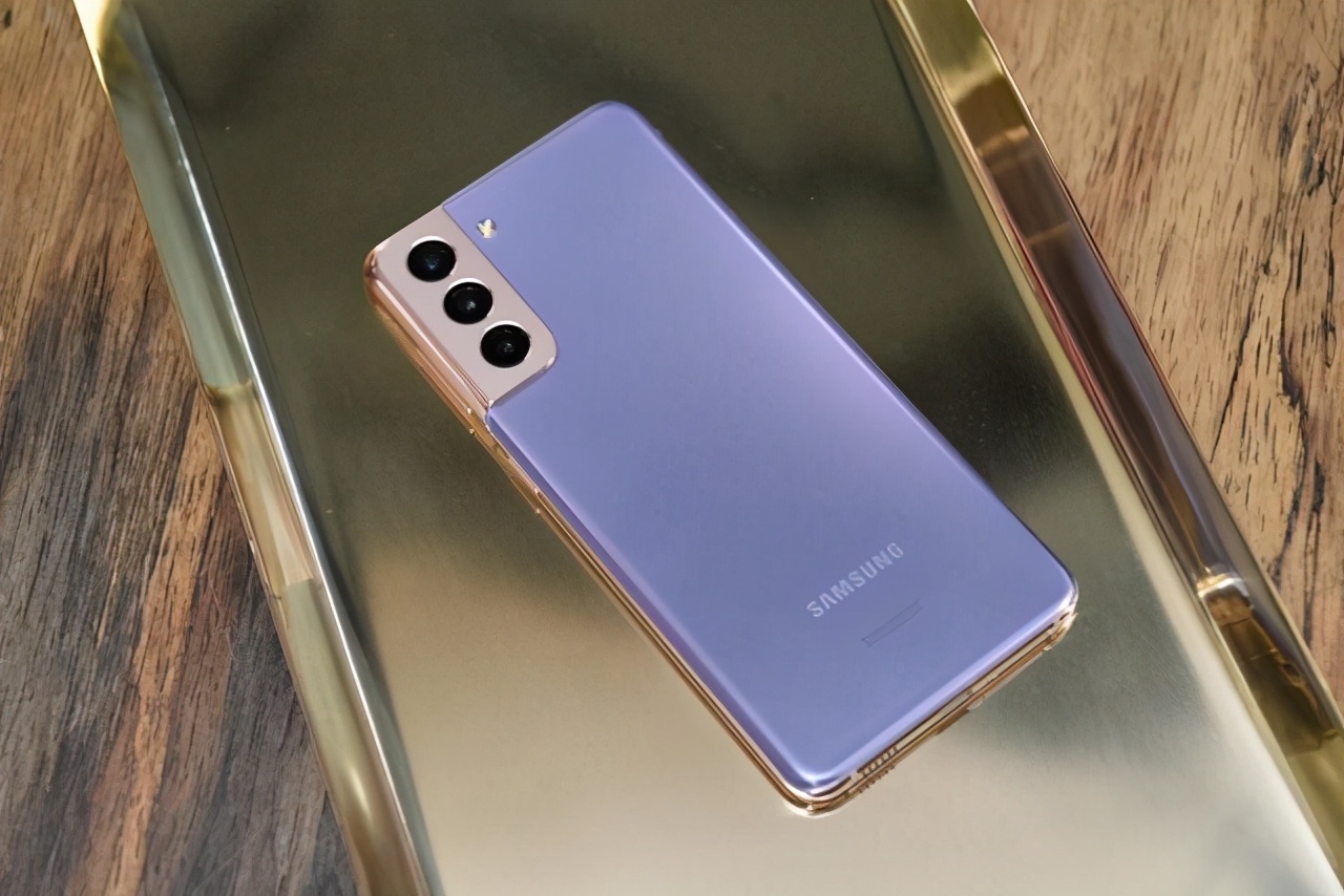 三星ip68防水的折叠屏,上市8个月的手机一般会降多少钱