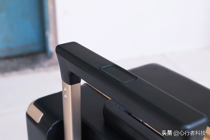 简约有范儿地平线8号行李箱,地平线8号行李箱和小米90分行李箱