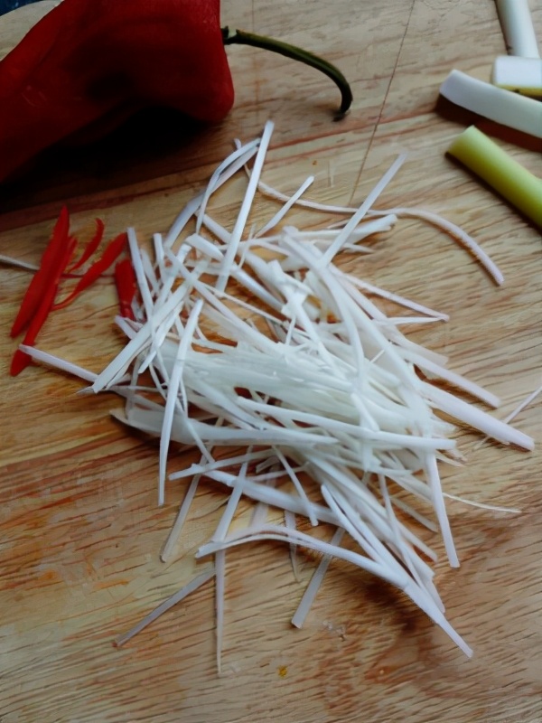 清蒸鲳鱼正宗做法,清蒸鲳鱼的正确做法步骤