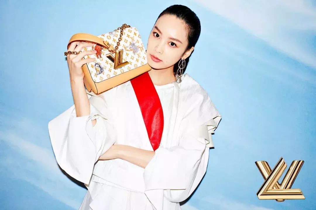 能让唐嫣和张曼玉撞款的，也只有这个包了！