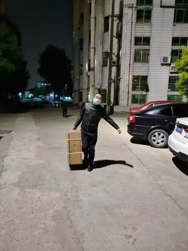 泪目生死离别,抗疫一线这些瞬间让人泪目