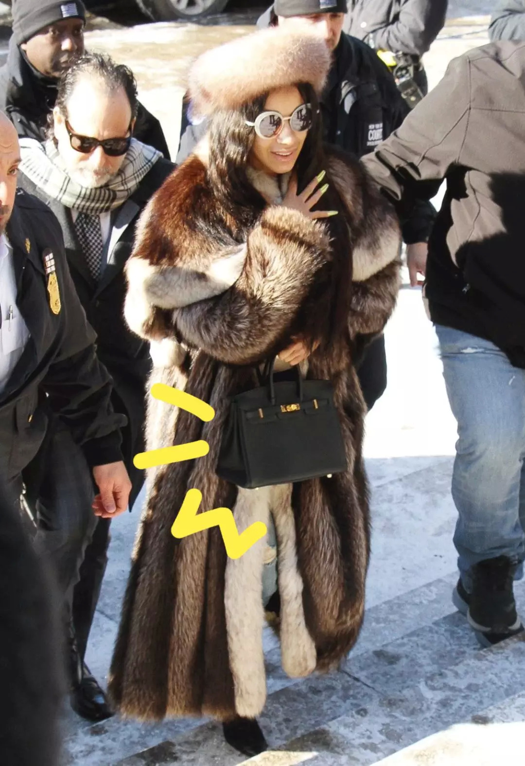 牛本山后继有人｜一个做过脱衣舞娘，唱得了Rap的小品演员CardiB