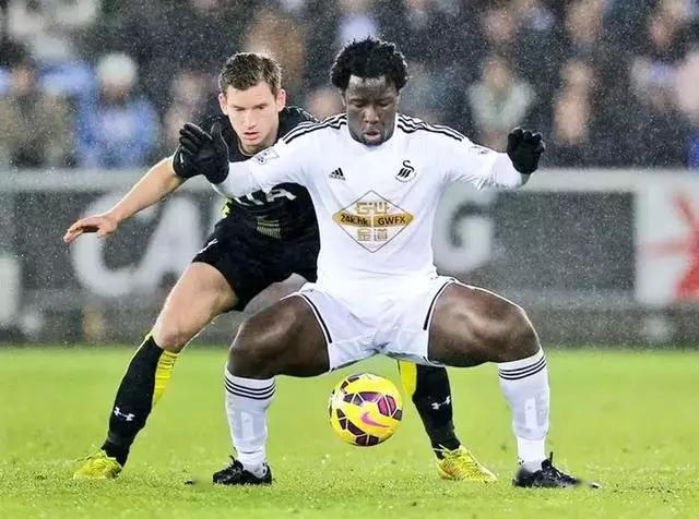 大腿极其强壮的十大足球运动员,足球运动员强壮大腿