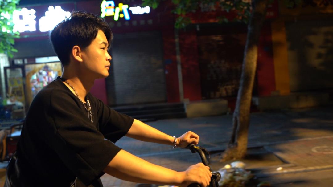 石家庄腹语小哥 (石家庄90后腹语师拍段子年入千万)