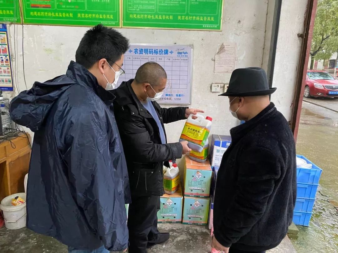 防疫不松懈坚守岗位,防疫不放松