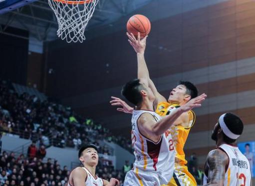 胡金秋恶意犯规伤外援,胡金秋在cba中什么水平