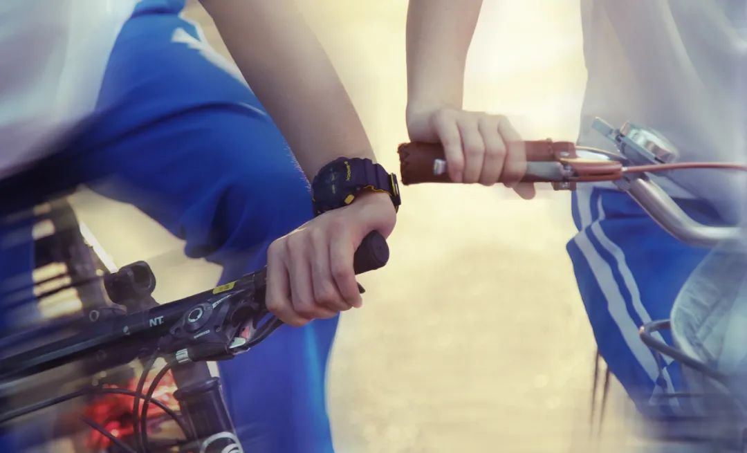 女儿早恋妈妈狠狠批评,女儿早恋妈妈狠狠批评她