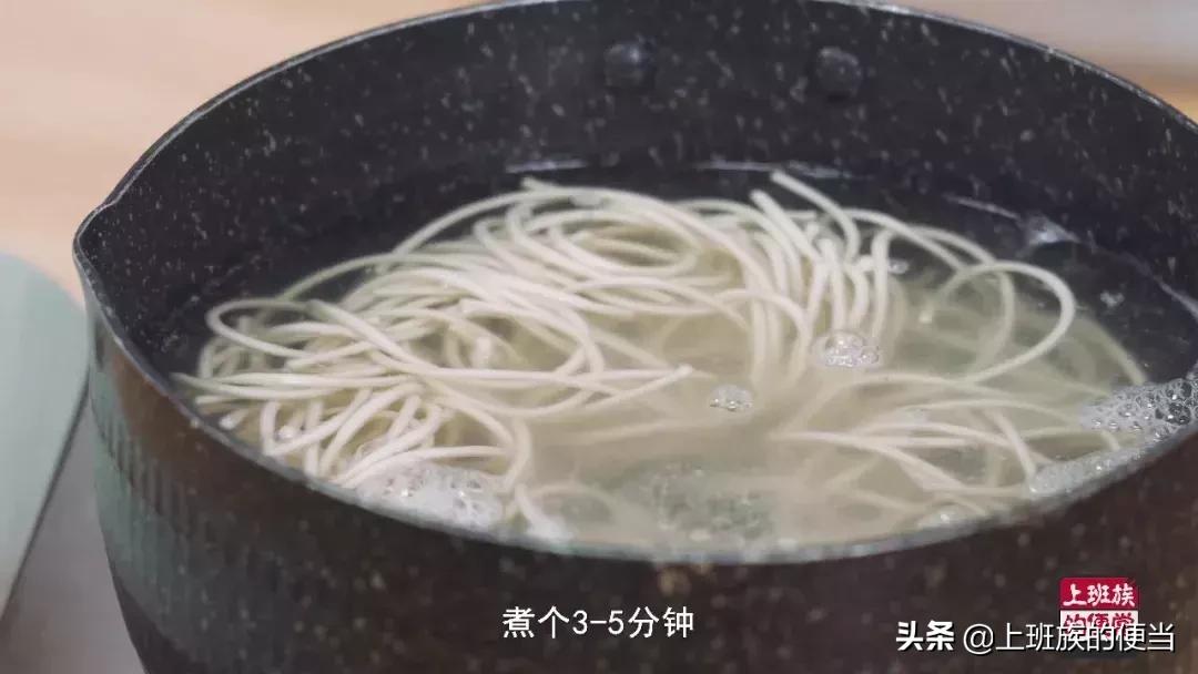 如何用虾头煸出虾油,虾油炒出来后怎么弄香酥虾头