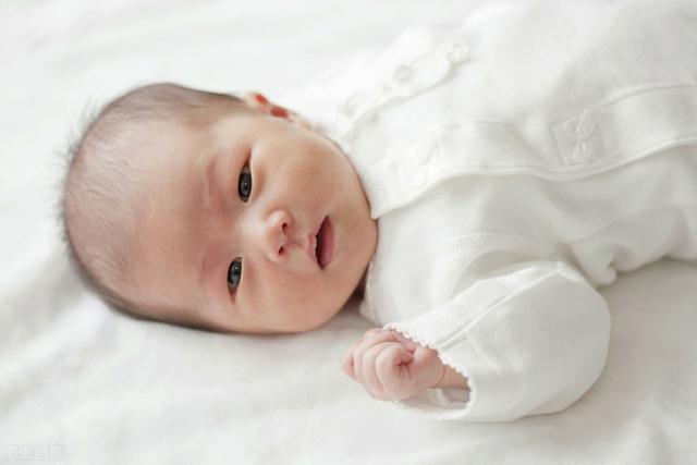 刚出生的婴儿三天不喝水,刚出生的婴儿可以三天不吃奶吗