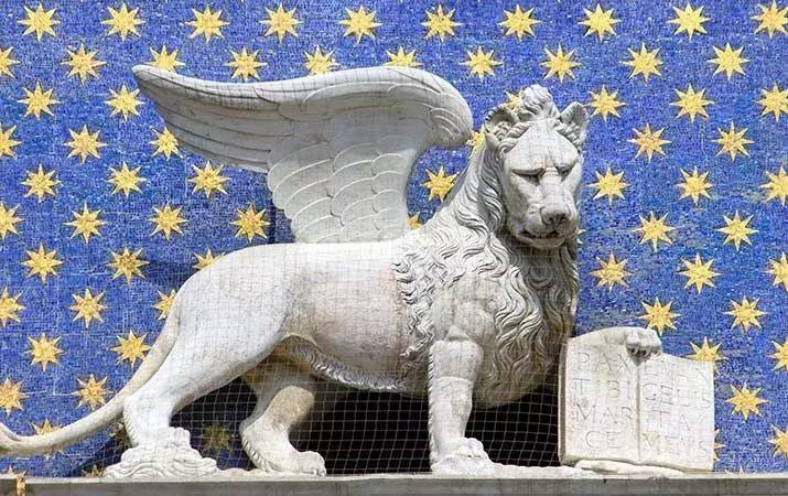 LEPARISRUSSEDECHANEL｜香奈儿，并不是谈谈恋爱那么简单