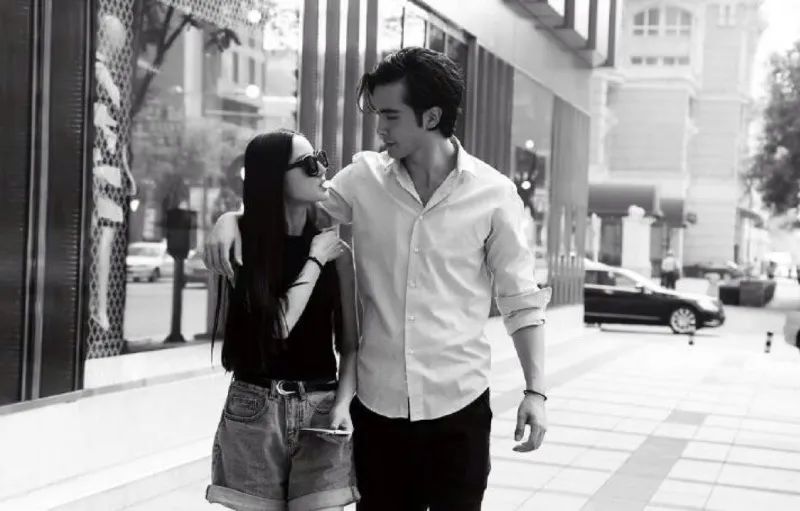 疯狂追逐CP的年轻人，是自欺欺人还是心里住着桃花源？