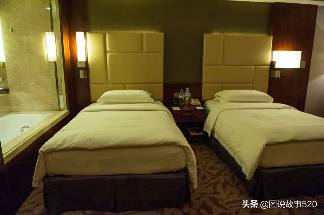酒店房间床尾摆一长凳是什么意思,酒店床尾放条长凳