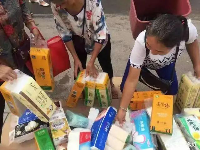 农村摆地摊卖袜子好赚钱,农村摆地摊十大暴利产品