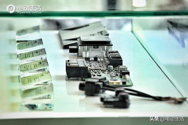 零跑t03非凡的驾驶体验,买了零跑t03以后需要买哪些东西