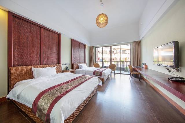 「冬来临·醉温泉」新装怡情谷主楼高级房,早晚2餐+泡38个温泉池