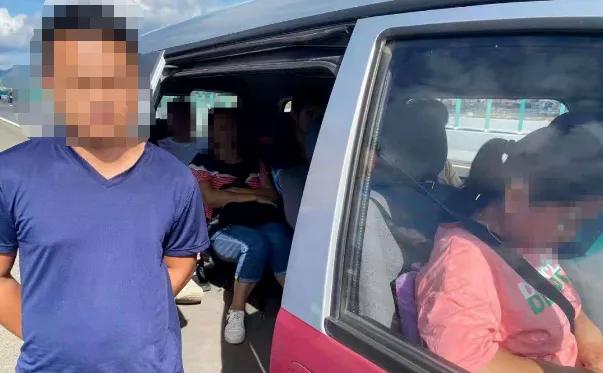 教练带学员超员,学员坐教练车没系安全带罚谁