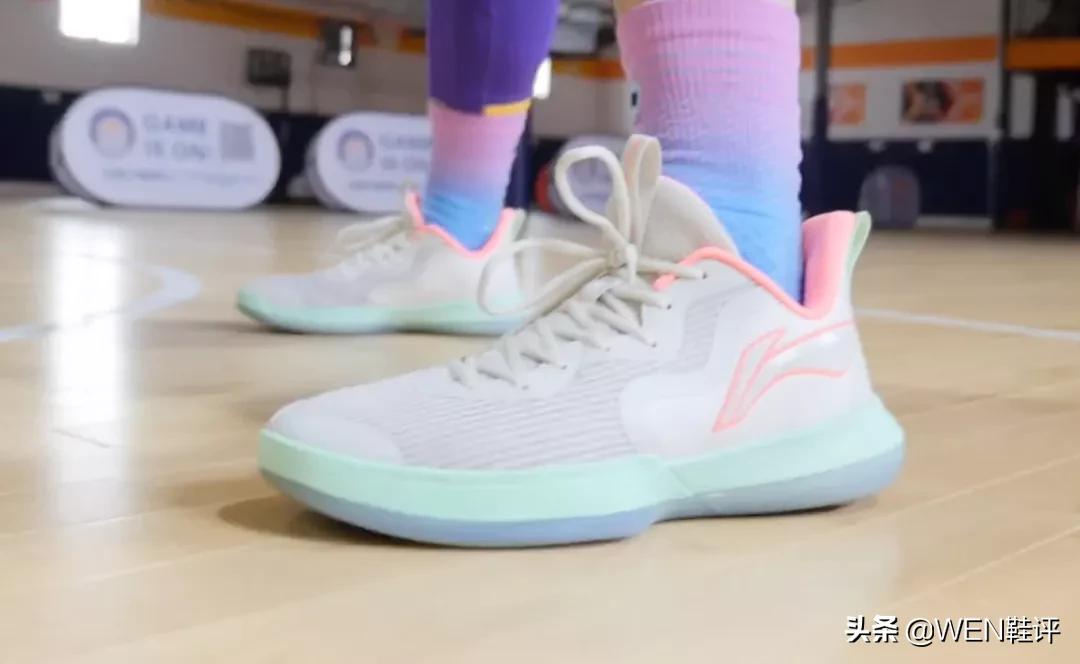 李宁lightfoam和安踏闪能,李宁闪能3.0蓝粉色测评