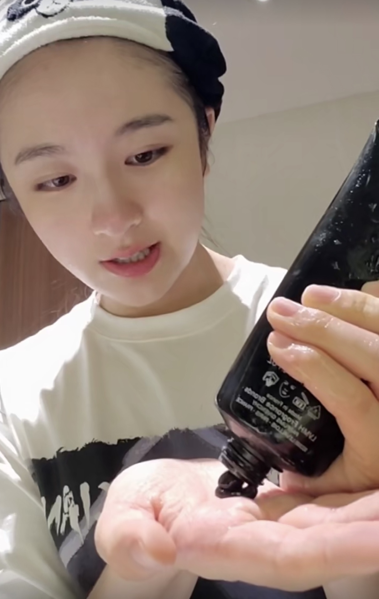 李兰迪卸妆视频：大大方方分享素颜，用的产品也很平价