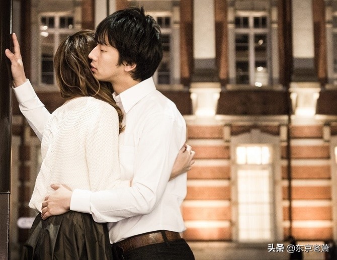 抱抱,亲亲,举高高——阳光和灰色之下日本出租女友