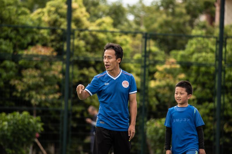 零基础儿童足球训练课,足球免费体验