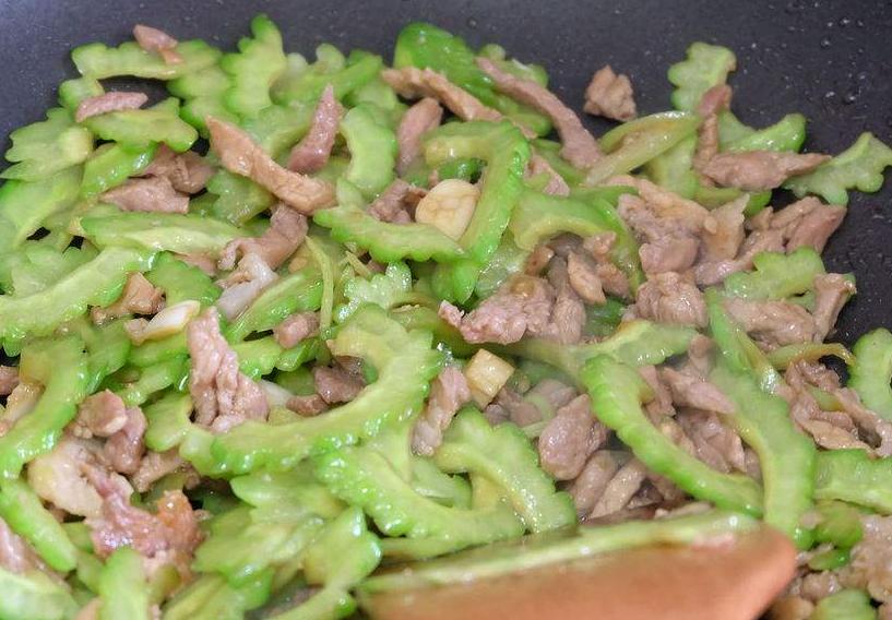 苦瓜凉拌去火还是炒去火,苦瓜与什么炖汤去火