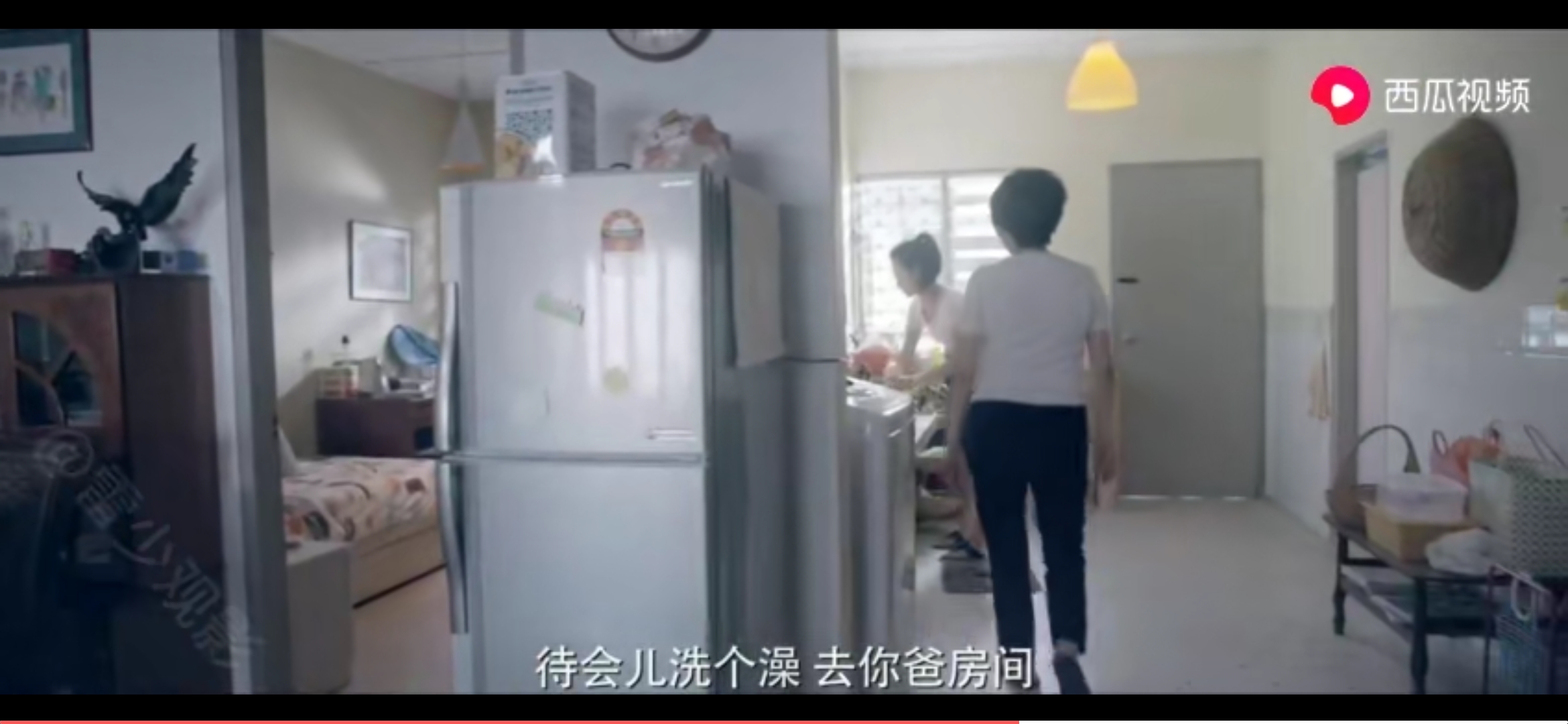 养父和已满14周岁的养女发生*行为性**，法律应如何定性？