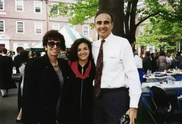 年薪千万但是没谈过恋爱,和年薪百万的人谈恋爱是什么感受